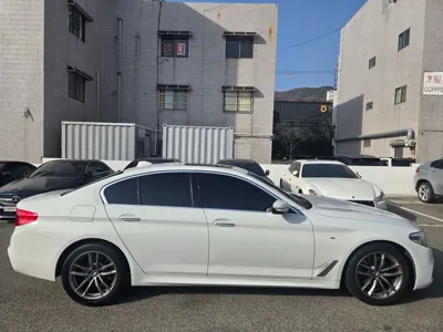 BMW 5-Series 2018, 121000 км, за 15953.63 USD