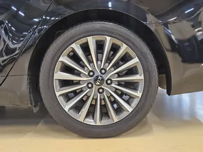 Kia K7 2016, 142100 км, за 5655.59 USD