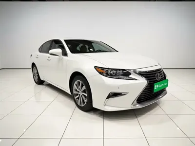 Lexus ES 2016, 98400 км, за 15464.83 USD