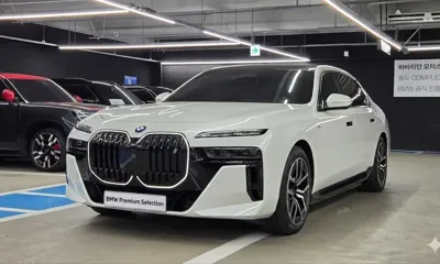 BMW i7 · 2023 год