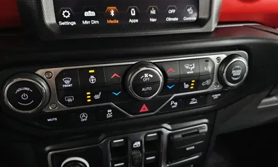 Jeep Wrangler 2022, 65040 км, за 30189.05 USD - фото 18