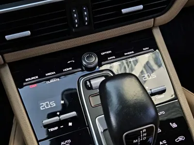 Porsche Cayenne 2018, 200000 км, за 42630.38 USD - фото 11
