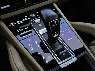 Porsche Cayenne 2018, 200000 км, за 42630.38 USD - фото 25