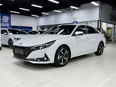 Hyundai Elantra · 2023 год