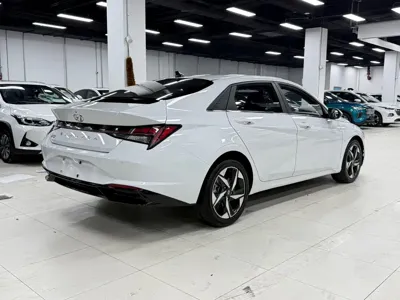 Hyundai Elantra 2023, 11000 км, за 13654.83 USD