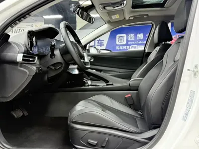 Hyundai Elantra 2023, 11000 км, за 13654.83 USD - фото 16