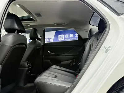 Hyundai Elantra 2023, 11000 км, за 13654.83 USD - фото 17