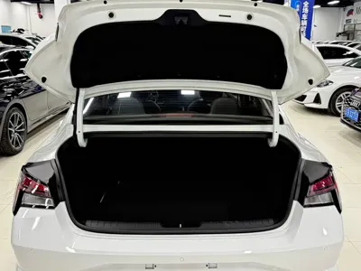 Hyundai Elantra 2023, 11000 км, за 13654.83 USD - фото 20