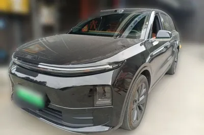 Li Auto L6 · 2025 год