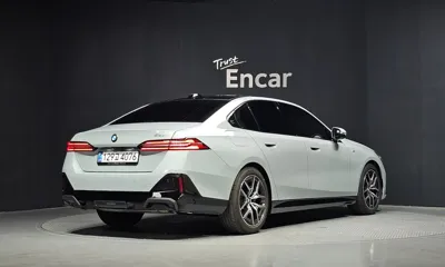 BMW 5-Series 2025, 5702 км, за 47470.19 USD