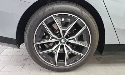 BMW 5-Series 2025, 5702 км, за 47470.19 USD