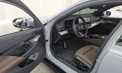 BMW 5-Series 2025, 5702 км, за 47470.19 USD - фото 10