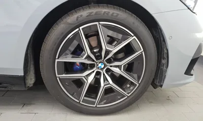 BMW 5-Series 2025, 5702 км, за 47470.19 USD - фото 21