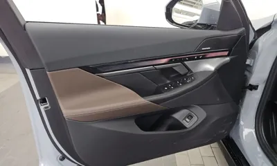BMW 5-Series 2025, 5702 км, за 47470.19 USD - фото 24
