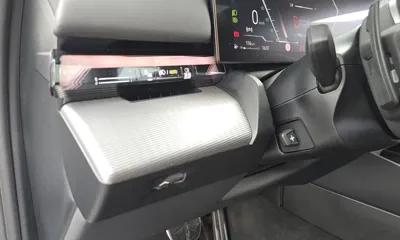 BMW 5-Series 2025, 5702 км, за 47470.19 USD - фото 31