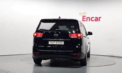 Kia Canival 2018, 106023 км, за 5789.75 USD