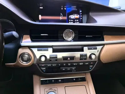 Lexus ES 2017, 108100 км, за 17843.35 USD