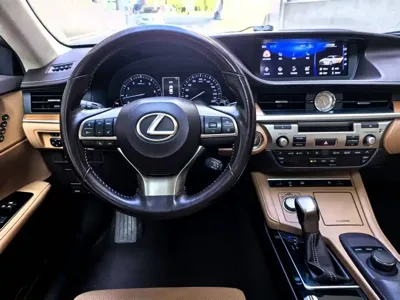 Lexus ES 2017, 108100 км, за 17843.35 USD