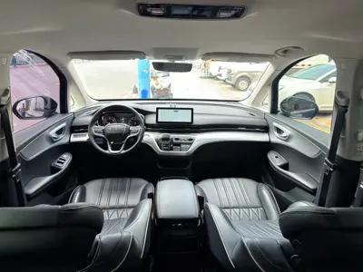 Roewe iMAX8 2022, 71000 км, за 10726.69 USD - фото 9