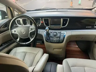 Buick GL8 2013, 70000 км, за 6041.04 USD