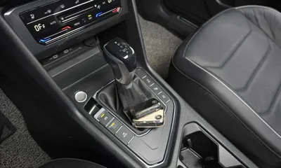 Volkswagen Tiguan 2023, 35623 км, за 19283.4 USD - фото 9