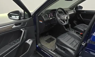 Volkswagen Tiguan 2023, 35623 км, за 19283.4 USD - фото 11
