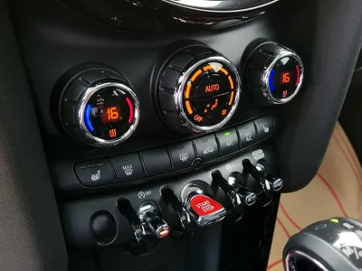 MINI Cooper 2019, 17604 км, за 9767.53 USD - фото 14