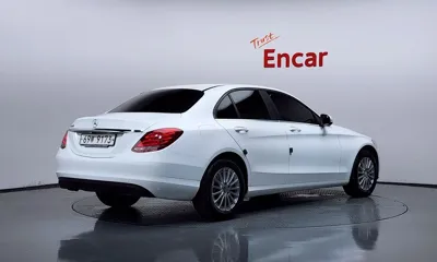 Mercedes-Benz C-Class 2015, 59265 км, за 9386.57 USD