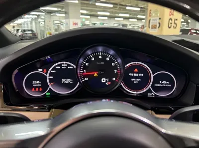Porsche Cayenne 2021, 72000 км, за 55830.85 USD - фото 9