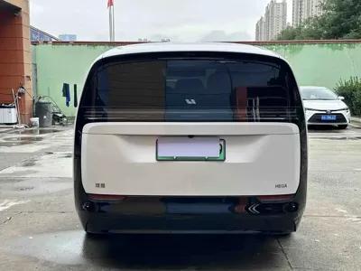 Li Auto Li MEGA 2025, 3600 км, за 74439.64 USD