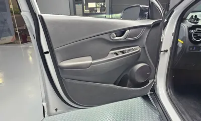 Hyundai Kona 2020, 135998 км, за 10744.28 USD - фото 24