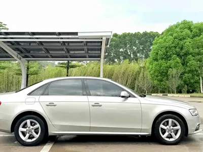 Audi A4L 2015, 100000 км, за 6150.56 USD