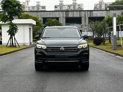 Volkswagen Touareg 2022, 86000 км, за 36628.59 USD