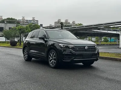 Volkswagen Touareg 2022, 86000 км, за 36628.59 USD