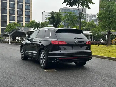 Volkswagen Touareg 2022, 86000 км, за 36628.59 USD