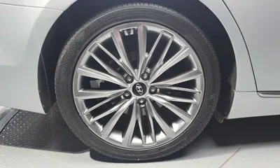 Hyundai Grandeur 2017, 110738 км, за 8403.91 USD