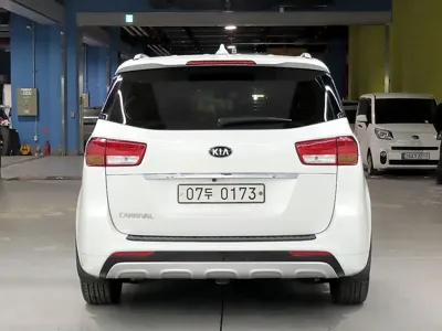 Kia Canival 2017, 123307 км, за 5842.2 USD