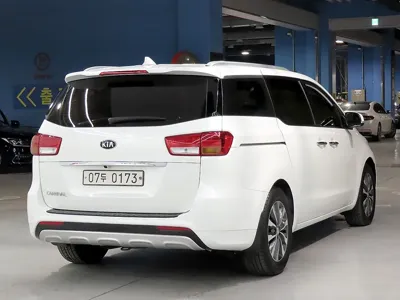 Kia Canival 2017, 123307 км, за 5842.2 USD