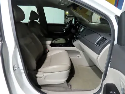 Kia Canival 2017, 123307 км, за 5842.2 USD - фото 9