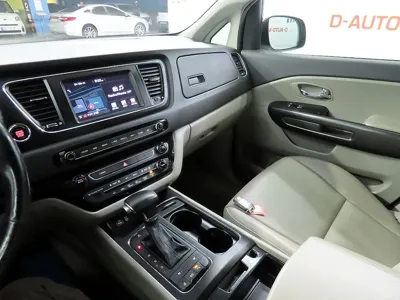 Kia Canival 2017, 123307 км, за 5842.2 USD - фото 12