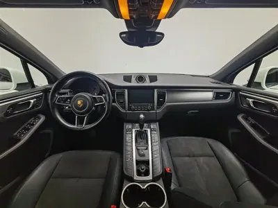 Porsche Macan 2017, 123200 км, за 17234.91 USD