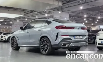 BMW X6 2025, 5000 км, за 92459.43 USD