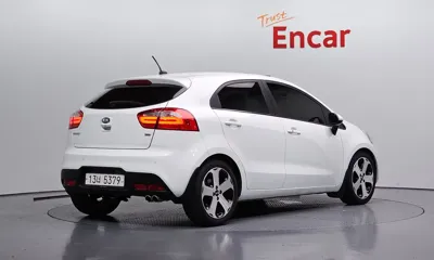Kia Pride 2013, 98332 км, за 3610.35 USD