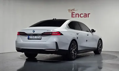 BMW 5-Series 2024, 40095 км, за 31853.33 USD