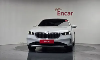 BMW 5-Series 2024, 40095 км, за 31853.33 USD