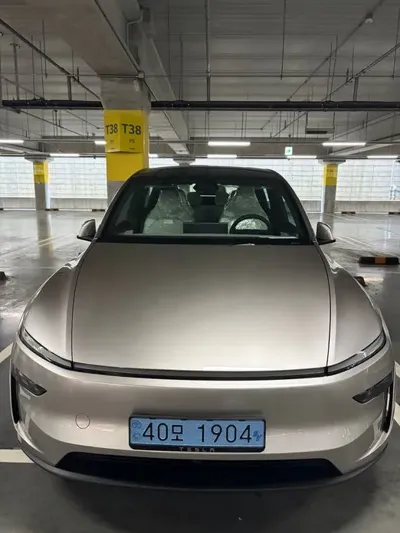 Tesla Model Y · 2026 год