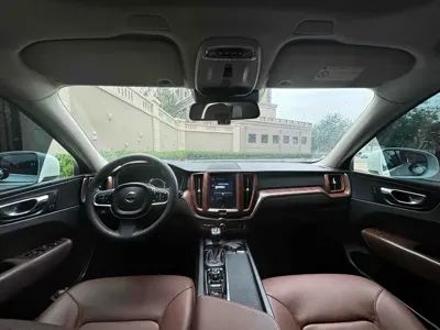 Volvo XC60 2018, 90000 км, за 11741.97 USD
