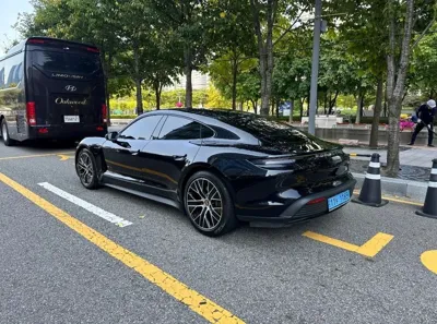 Porsche Taycan 2022, 73000 км, за 54155.18 USD