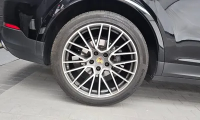 Porsche Cayenne 2023, 51989 км, за 64986.22 USD