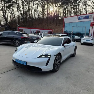 Porsche Taycan 2023, 26975 км, за 56596.46 USD